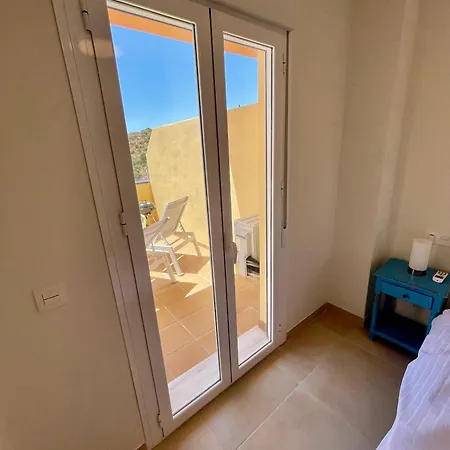 3new 2 Bed 2 Bath With Community Pool And Local